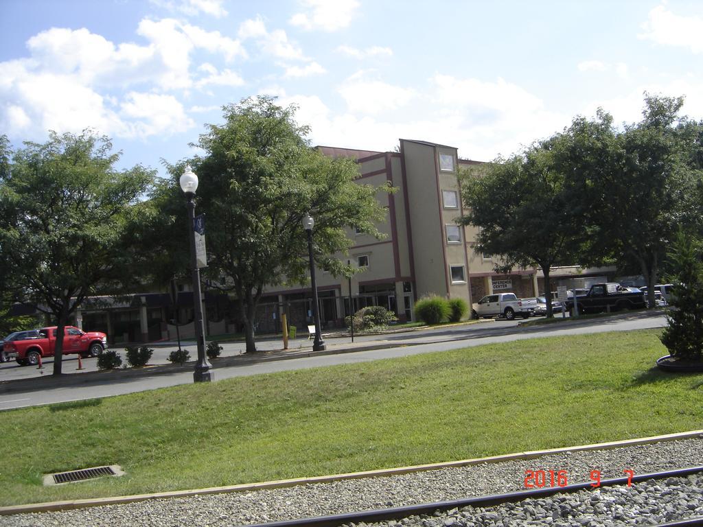 Days Inn Oil City Conference Center Exterior foto