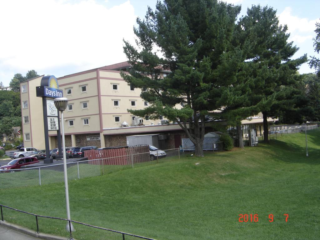 Days Inn Oil City Conference Center Exterior foto